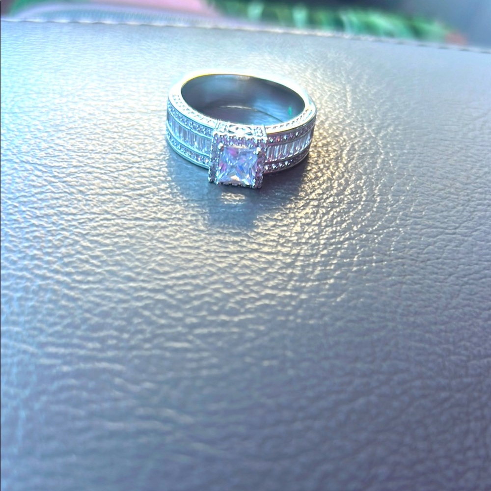 Elegant Silver Women's Ring